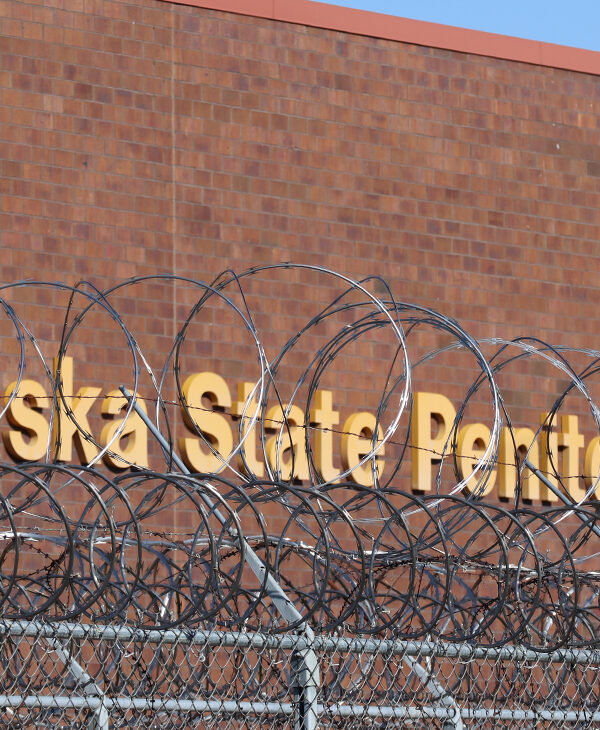 An image showing barbed wire in front of the Nebraska State Penitentiary.
