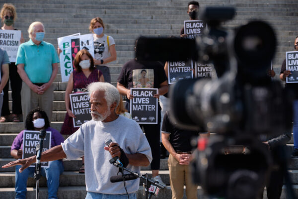 Senator Ernie Chambers speaks at a press conference announcing the special sesison.