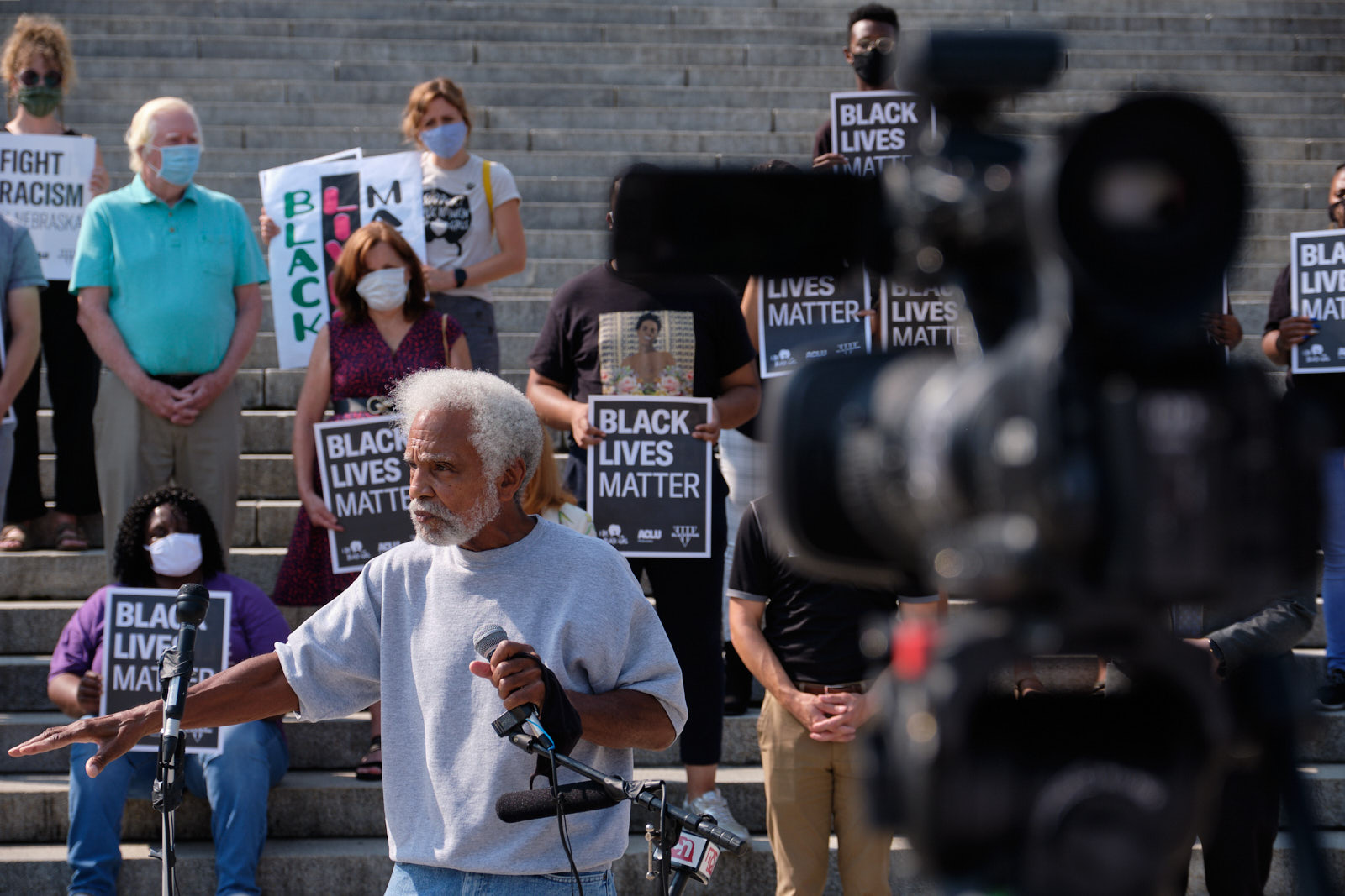 Senator Ernie Chambers speaks at a press conference announcing the special sesison.