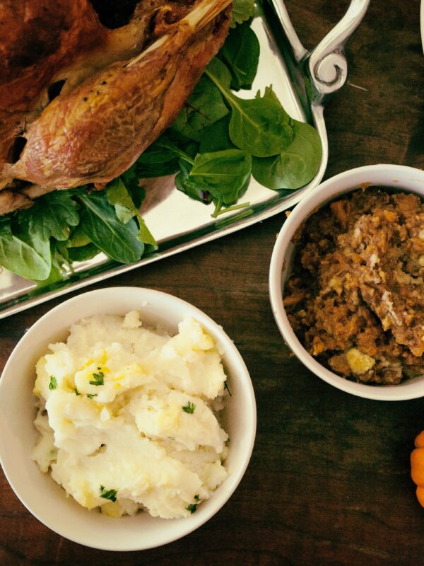An image depicting a Thanksgiving meal.