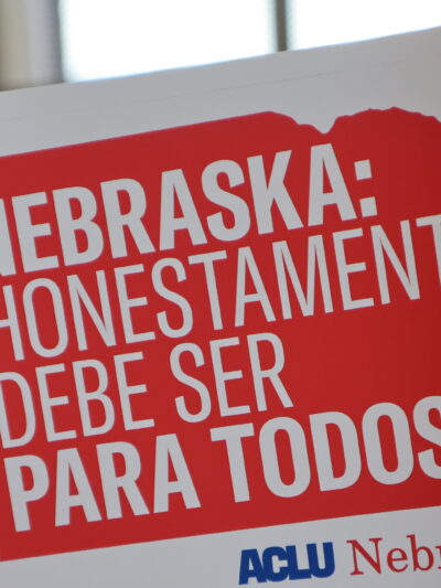 A graphic reads "Nebraska: Honestamente, debe ser para todos." Nebraska: Honestly it should be for everyone