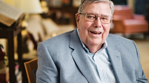 The late Dick Holland sits for a portrait. Image by Geoff Johnson — licensed for use.