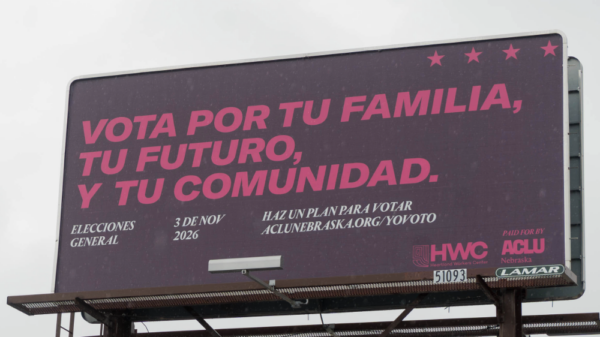 A billboard reads "vota por tu familia, tu futuro, y tu comunidad."
