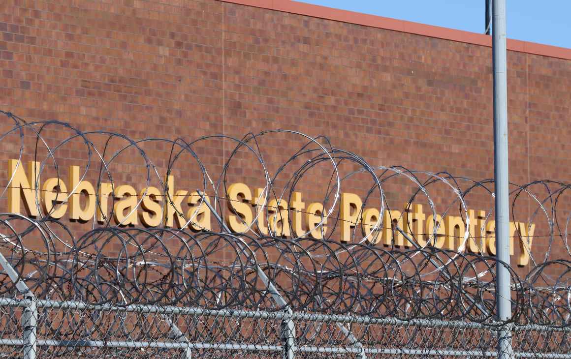 An image showing barbed wire in front of the Nebraska State Penitentiary.